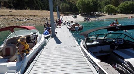 busy boat ramp Wanaka