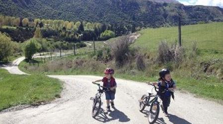 1_Ollie_and_Otis_on_the_trail_2.jpg