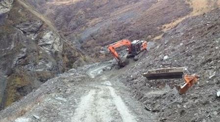 1_Working_on_the_Skippers_Road.jpg