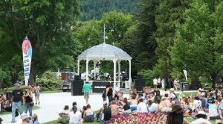 homelands_in_the_gardens_resized_2_.jpg