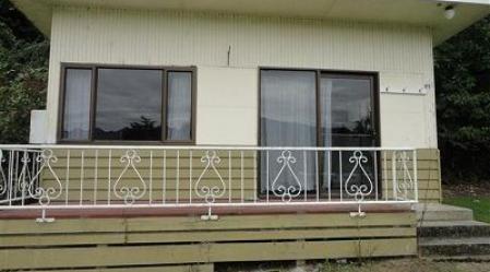 queenstown_cabin_resized_2.jpg