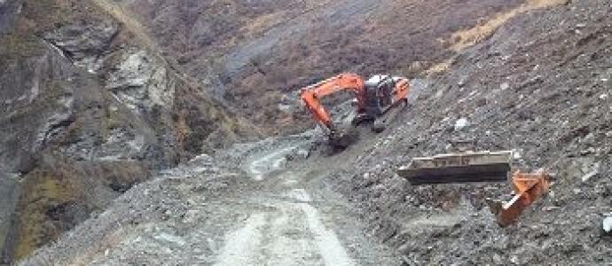 1_Working_on_the_Skippers_Road.jpg