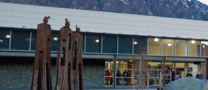 Queenstown_airport_2.jpg